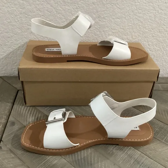 STEVE MADDEN Women's Santo Buckle Detailed Sandals, size 10