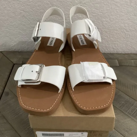 STEVE MADDEN Women's Santo Buckle Detailed Sandals, size 10