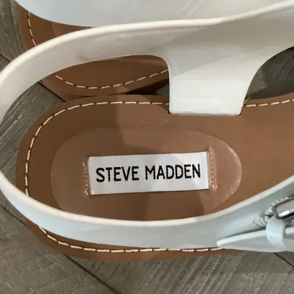 STEVE MADDEN Women's Santo Buckle Detailed Sandals, size 10