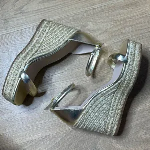 STUART WEITZMAN Gold Ankle Strap Square Toe Wedge Sandals Size 8.5