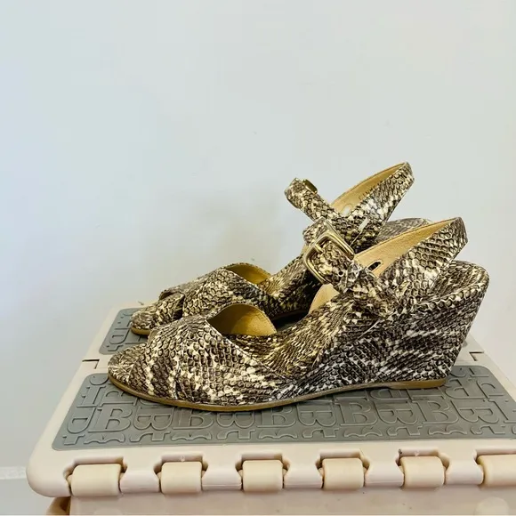 Stuart Weitzman snake skin wedge sandals size 7 black cream peep toe