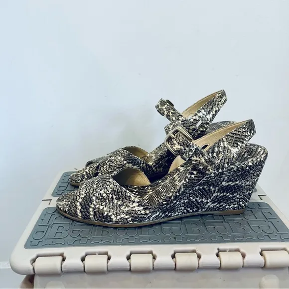 Stuart Weitzman snake skin wedge sandals size 7 black cream peep toe