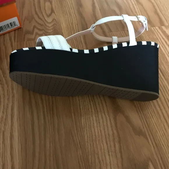 Super cute sandals Kate Spade wedge sandals