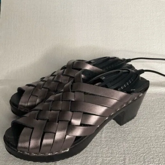 Sven Womens Size 40/US9.5-10 Silver/Black Wooden Soles Open Toe Swedish Sandals