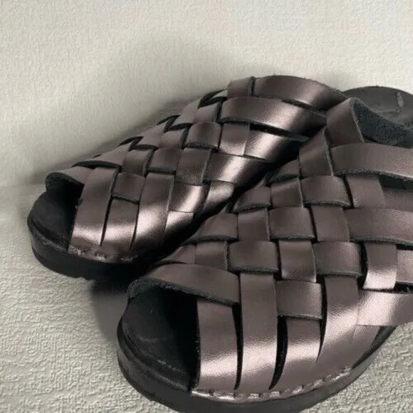 Sven Womens Size 40/US9.5-10 Silver/Black Wooden Soles Open Toe Swedish Sandals
