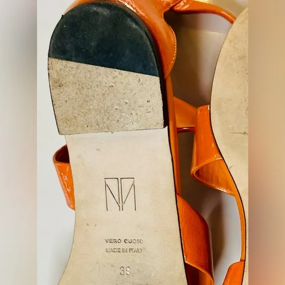 Tamara Mellon Women’s Orange Patent Leather Gladiator Sandals. Size 39EU/9US 🧡🍑