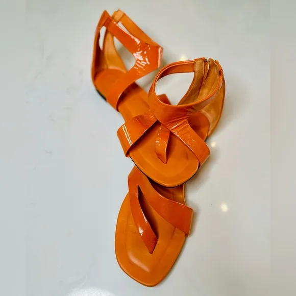 Tamara Mellon Women’s Orange Patent Leather Gladiator Sandals. Size 39EU/9US 🧡🍑