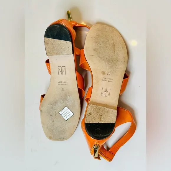 Tamara Mellon Women’s Orange Patent Leather Gladiator Sandals. Size 39EU/9US 🧡🍑