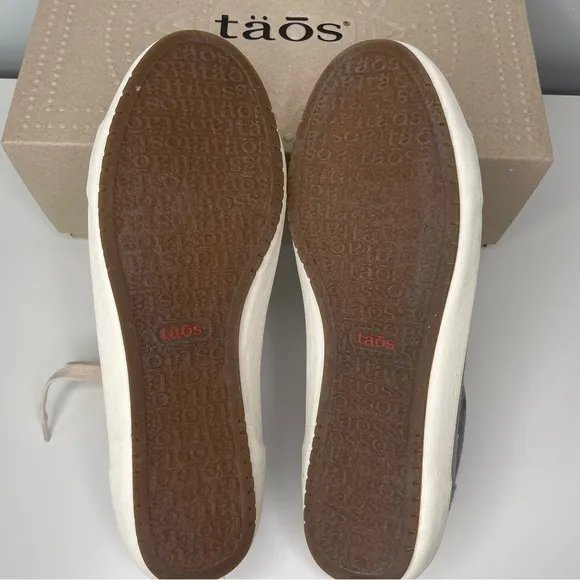 Taos Footwear Star Lace Up Tennis Shoes Size 9.5W Wide Grey Wash Canvas NIB NEW