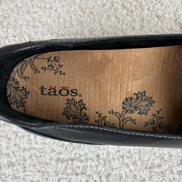 Taos Shoes Womens 8.5 Black Uppity Upp Slip On Leather Comfort Arch Loafers