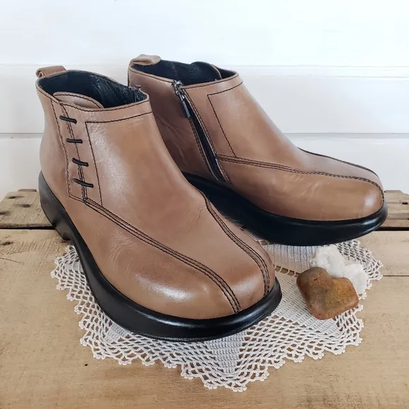 Taupe Dansko Chukka Chelsea Frankie Boots Ankle Clog Bootie Platform Boho 9.5-10