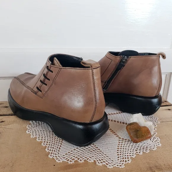 Taupe Dansko Chukka Chelsea Frankie Boots Ankle Clog Bootie Platform Boho 9.5-10