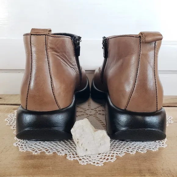 Taupe Dansko Chukka Chelsea Frankie Boots Ankle Clog Bootie Platform Boho 9.5-10