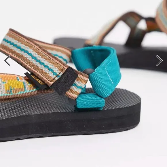 Teva Original Universal Printed Sandals in Cactus Sunflower Size 7