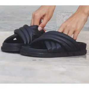 THE BALI TAILOR NWOB Oska Cushioned Leather Criss Cross Slide Sandals Black 7