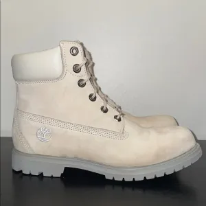 Timberland 6-Inch Premium Waterproof Boot.  Tan.  Size 9.5.
