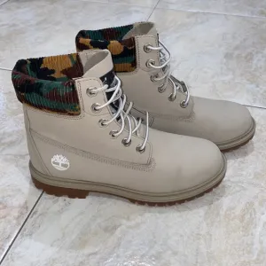 Timberland Heritage 6-Inch Waterproof Boots Light Taupe Nubuck Camo, Women 6