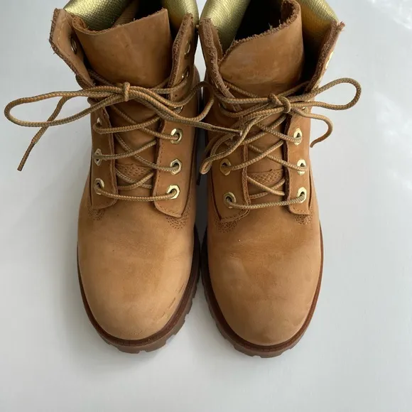 Timberland Kids Premiun 6” Lace Up Waterproof Boots (EUC), Size 3.5 Big Kids
