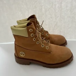 Timberland Kids Premiun 6” Lace Up Waterproof Boots (EUC), Size 3.5 Big Kids