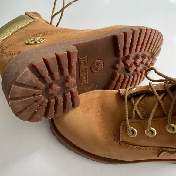 Timberland Kids Premiun 6” Lace Up Waterproof Boots (EUC), Size 3.5 Big Kids