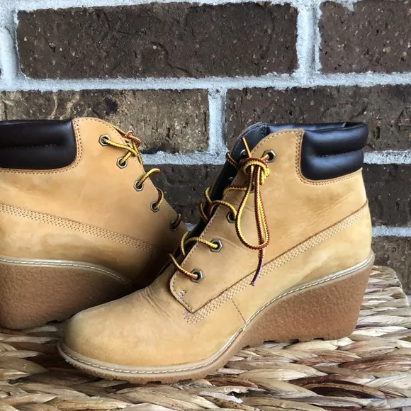 Timberland Women's Amston Wheat Nubuck Heeled Boots