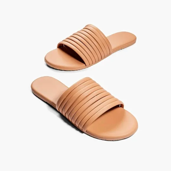 Tkees Caro Sandals/Flips in Pout SIZE 7