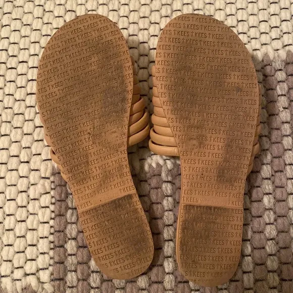 Tkees Caro Sandals/Flips in Pout SIZE 7