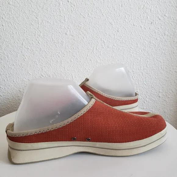 Tommy Bahama Island Cargo Spice  Red Suede Women Slip On Mules Clogs