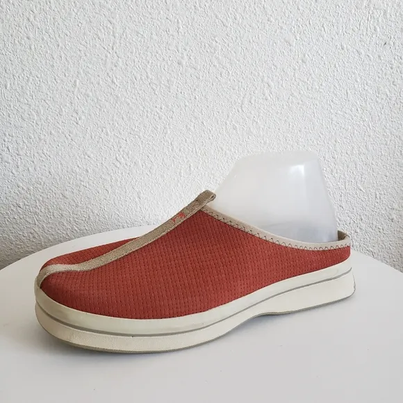 Tommy Bahama Island Cargo Spice  Red Suede Women Slip On Mules Clogs