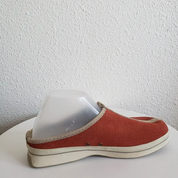Tommy Bahama Island Cargo Spice  Red Suede Women Slip On Mules Clogs