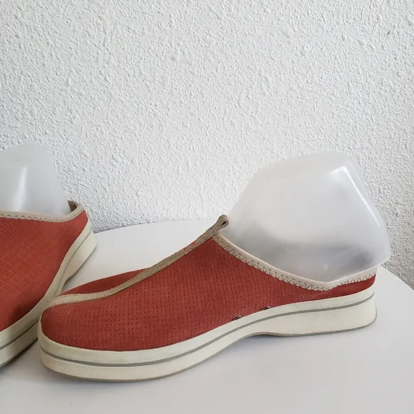 Tommy Bahama Island Cargo Spice  Red Suede Women Slip On Mules Clogs