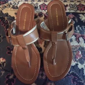 Tommy Hilfiger brown sandal wedges size 6.5