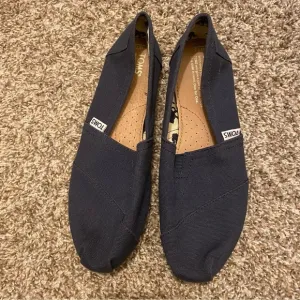 TOMS Navy Slip Ons Shoes Size 7.5