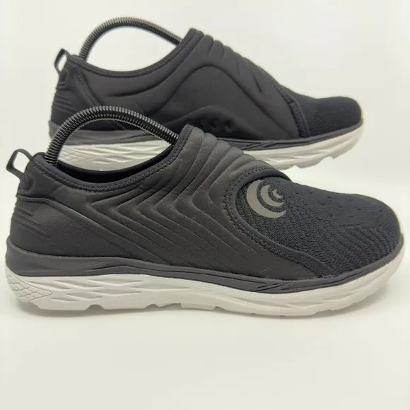 Topo Athletic M-Vibe Active Recovery Shoes Mens 9 Black White Slip On Sneakers