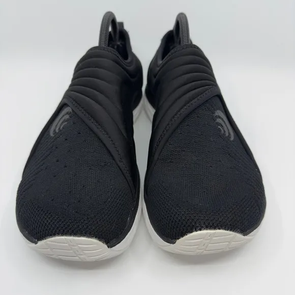 Topo Athletic M-Vibe Active Recovery Shoes Mens 9 Black White Slip On Sneakers