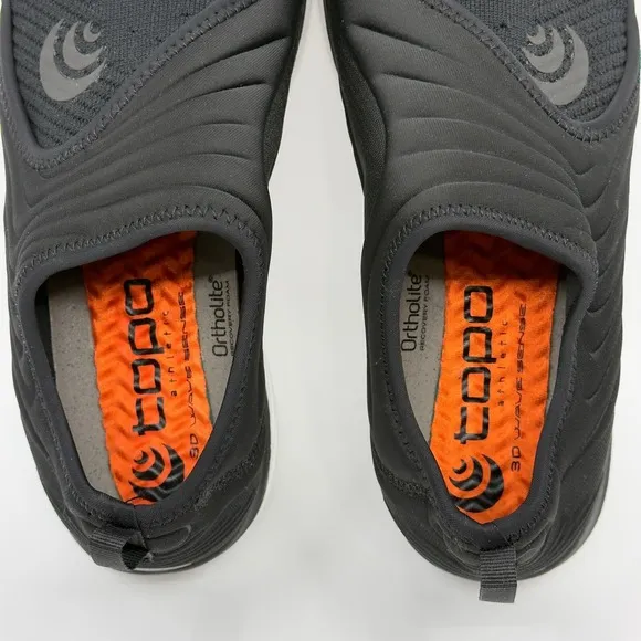 Topo Athletic M-Vibe Active Recovery Shoes Mens 9 Black White Slip On Sneakers