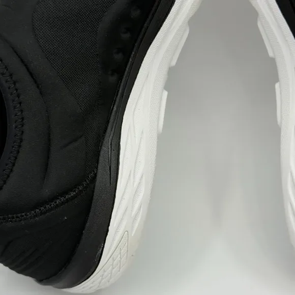 Topo Athletic M-Vibe Active Recovery Shoes Mens 9 Black White Slip On Sneakers