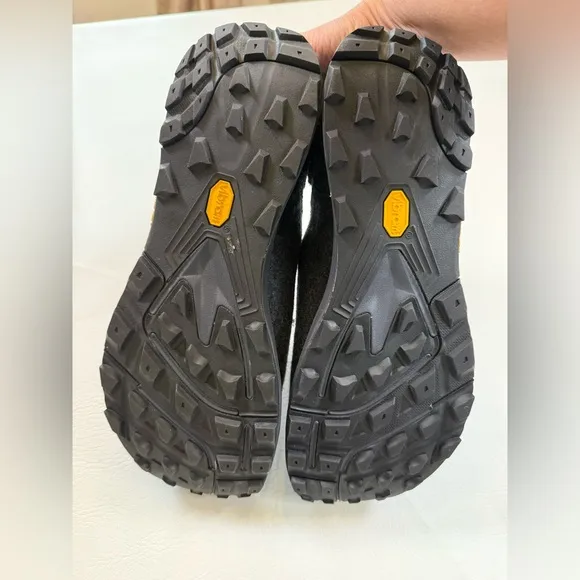 Topo Athletic Rekovr 2 charcoal gray men’s size 12 slip on