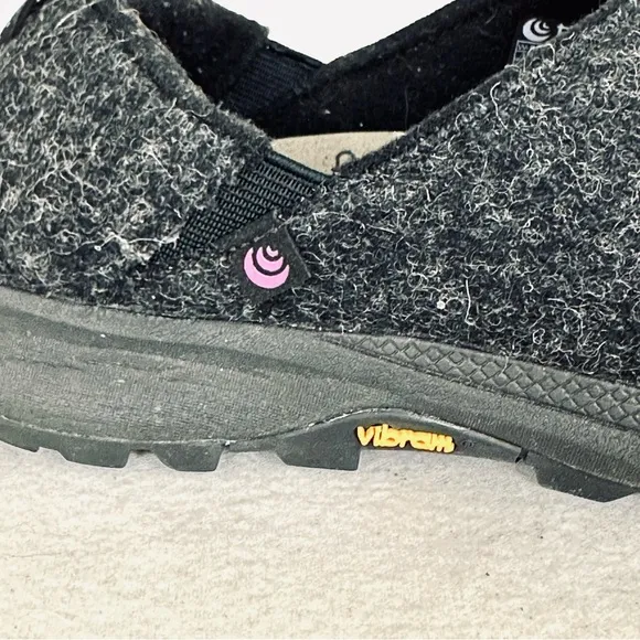 TOPO Women’s Rekovr 2 ORTHOLITE Charcoal Grey Slip-on Comfort shoes, Size 6.5