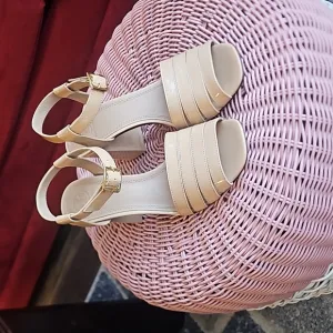 Tory Burch Patent Leather Sandals Thick  Open Toe Size 9M