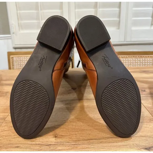Trotters Morgan Leather Boots Luggage Size 11 Wide NWOB Woven Panel Strap Accent