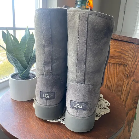 UGG Amie Slim Gray Suede Platform Boots Size 10 EUC