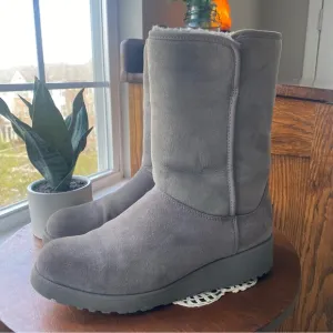 UGG Amie Slim Gray Suede Platform Boots Size 10 EUC