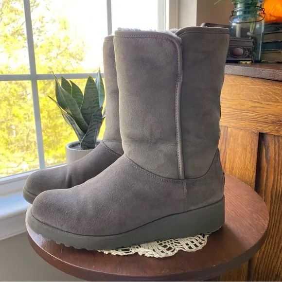 UGG Amie Slim Gray Suede Platform Boots Size 10 EUC