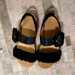 Ugg Black Patent &amp; Furry Sandals - Tread Lite