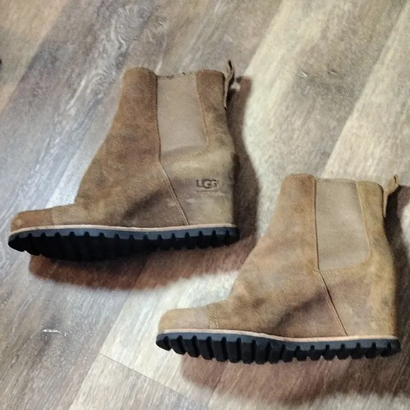 UGG Brown Ankle Boots with Chunky Sole and Elastic Panels