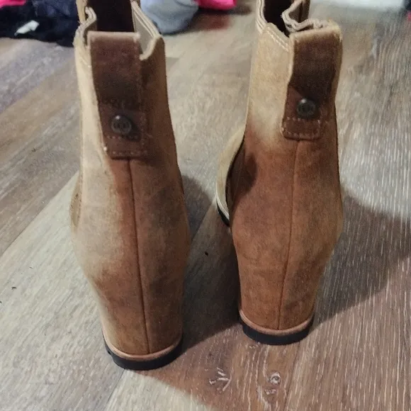 UGG Brown Ankle Boots with Chunky Sole and Elastic Panels