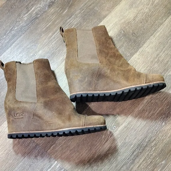 UGG Brown Ankle Boots with Chunky Sole and Elastic Panels