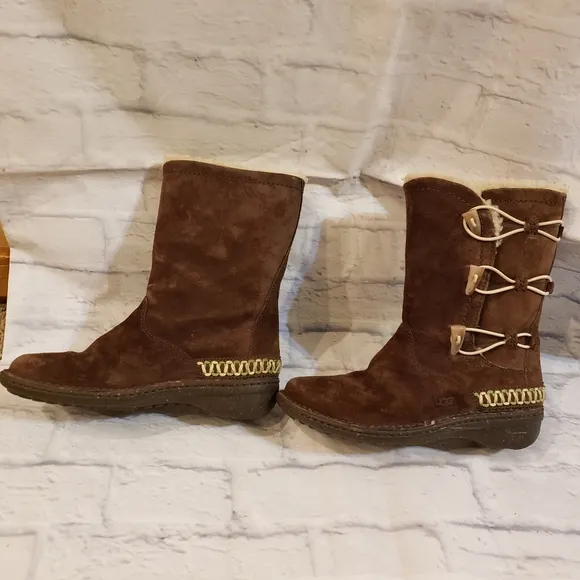 Ugg Kona Boots Size 8 chocolate brown