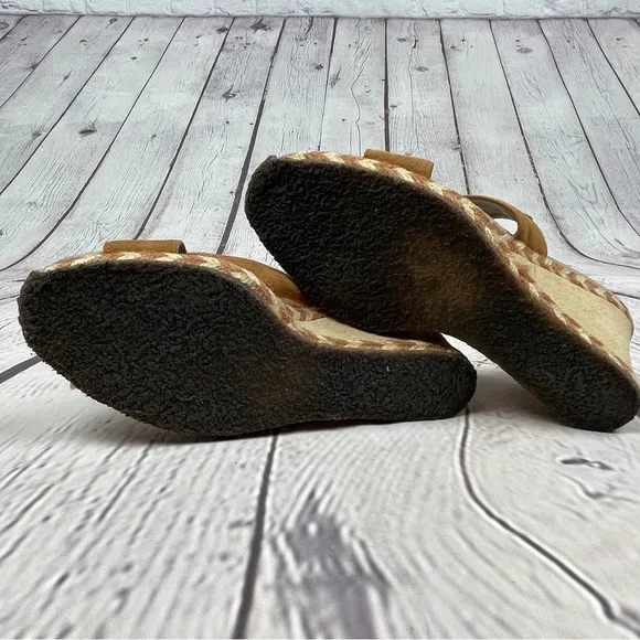 UGG Margot suede wedge sandals fur lined light brown slip on shoes, size 8